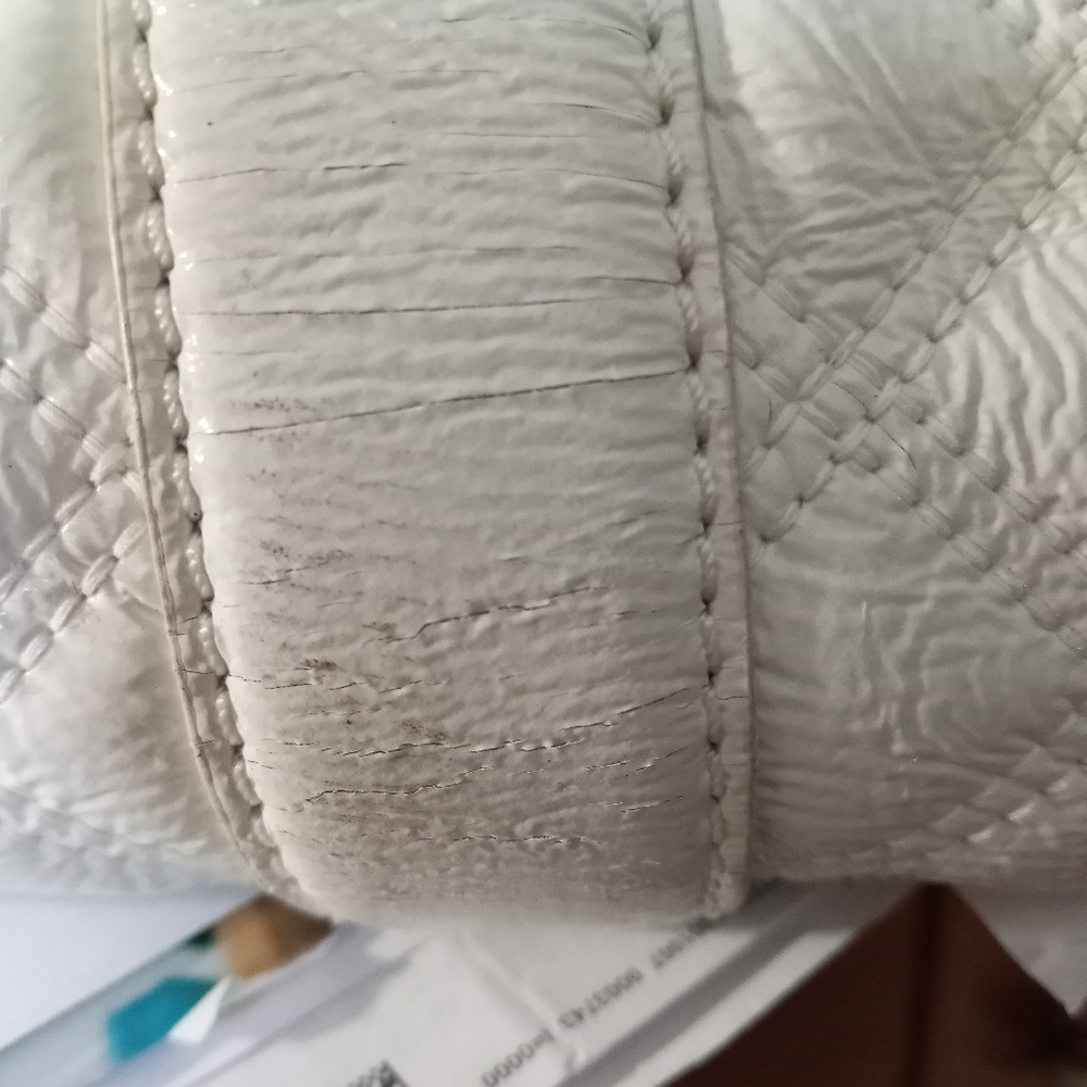 Michael Kors White Patent Leather Quilted Hand Bag - Picture 13 of 14